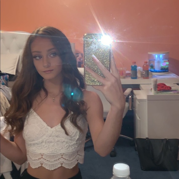 Profile Picture of Amanda Hughes (@amandahughes908) on Poshmark