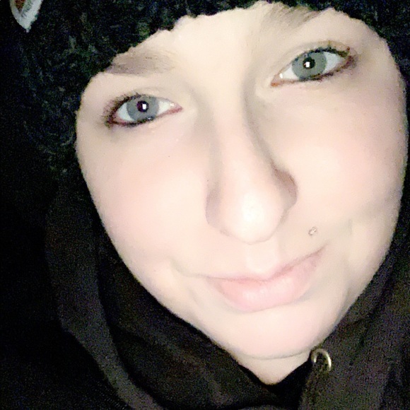 Profile Picture of Desiree Blankenship (@desiree42915) on Poshmark