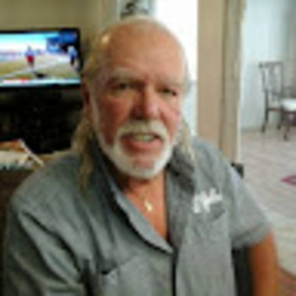 Profile Picture of Joni Shandera (@jonishandera) on Poshmark