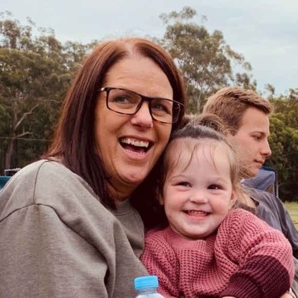 Tracey Alexander - Poshmark Profile Picture of Tracey Alexander (@beauchamptracey) on Poshmark