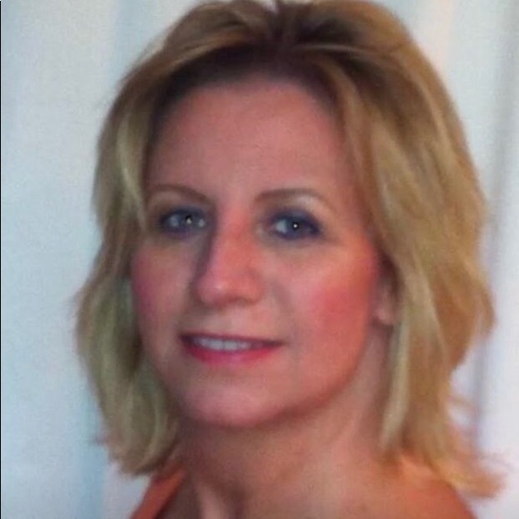 Profile Picture of Cindy Richards (@cinrich11) on Poshmark