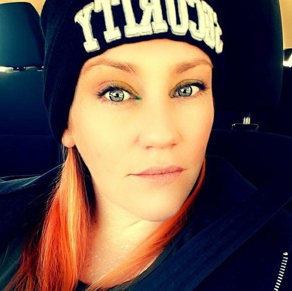 Profile Picture of Melissa Knill (@mb84) on Poshmark