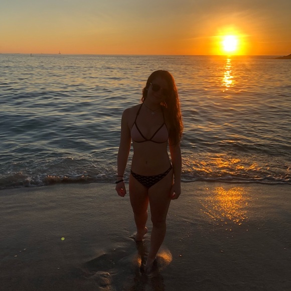 Profile Picture of Alexa Gaudette (@alexa_gaudette) on Poshmark