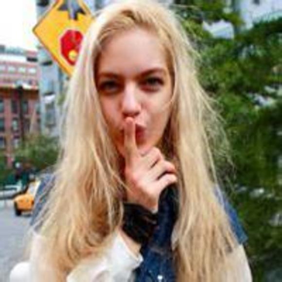 Profile Picture of Joyce Wolfe (@joyce7ii1l) on Poshmark