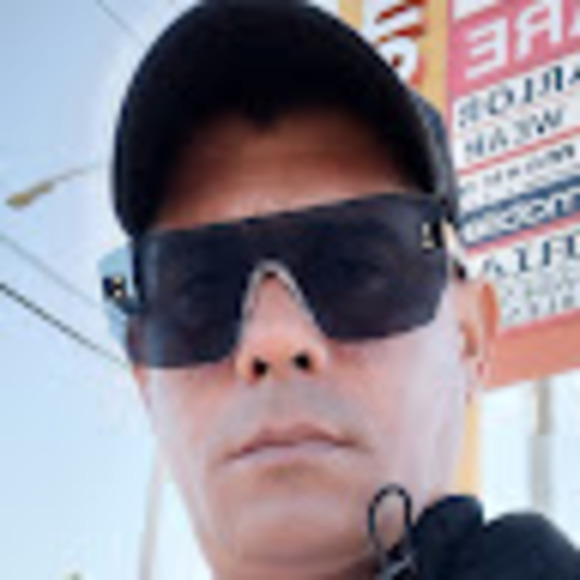 Profile Picture of Minardo Aguilar (@minandodeltoro) on Poshmark