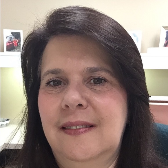 Profile Picture of Diane Asmus (@dasmus) on Poshmark