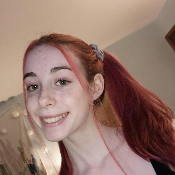 Profile Picture of Kyra Schultz (@kyra_schultz) on Poshmark