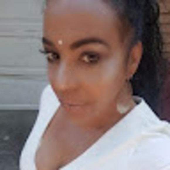 Profile Picture of Luz Pereyra (@luchesi631) on Poshmark