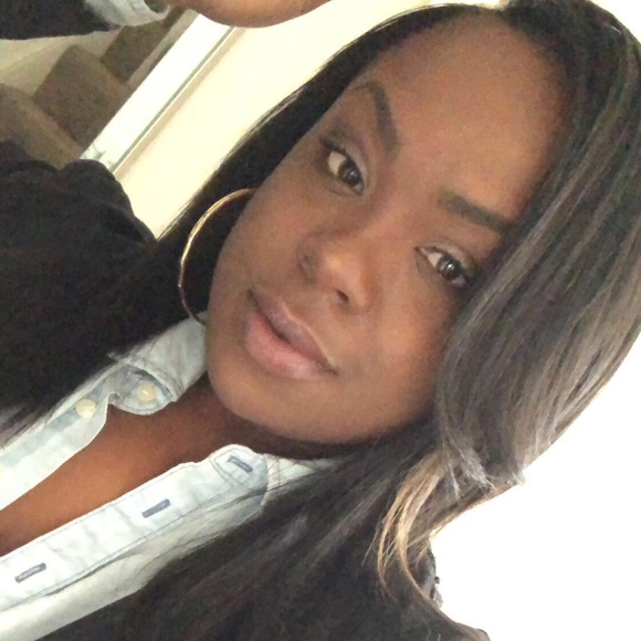 Profile Picture of Tranece Pongnon (@tpongnon) on Poshmark