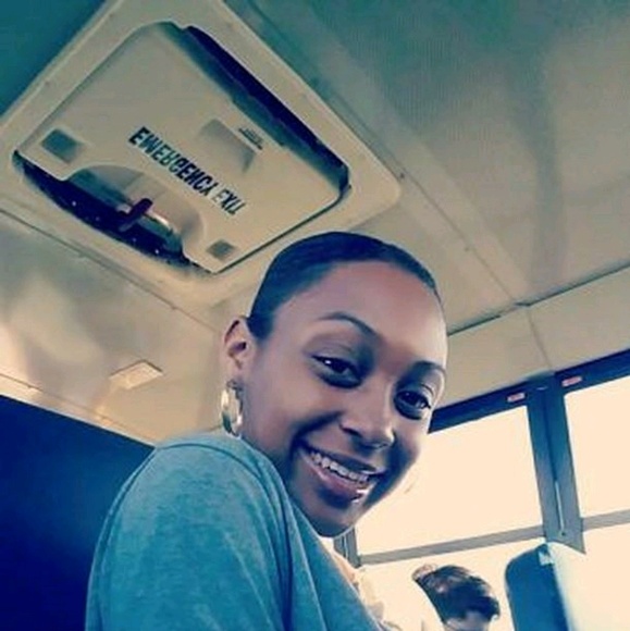 Profile Picture of Tamara Small (@tamarajsmall15) on Poshmark