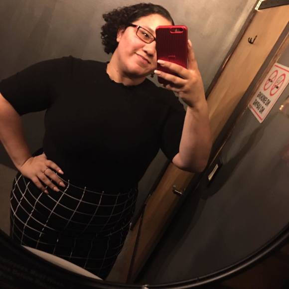 Profile Picture of Giselle Calvo (@avaduvie) on Poshmark