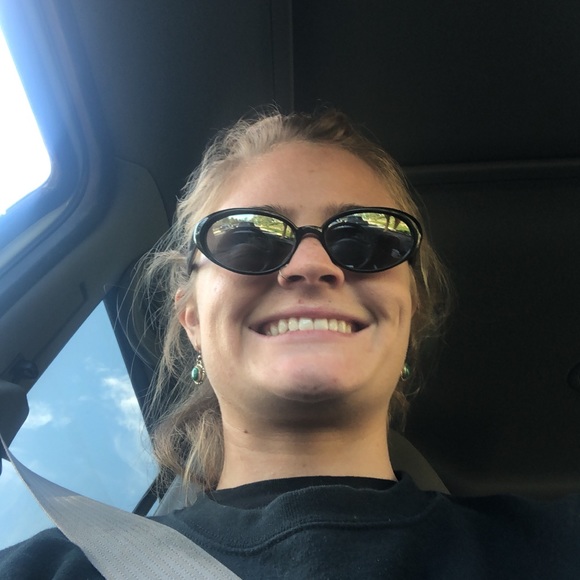 Profile Picture of Sarah Bertog (@sarah_bertog) on Poshmark