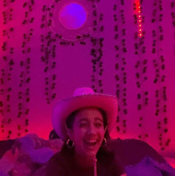 Profile Picture of Jade Silva (@jadesilva27) on Poshmark