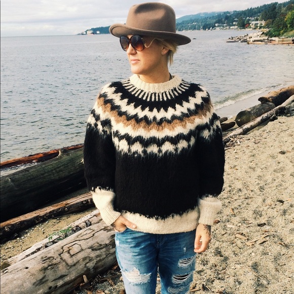 Profile Picture of Lisa Relling (@lisarelling) on Poshmark
