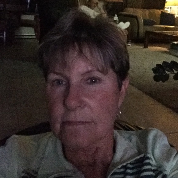Profile Picture of Karen Wink (@karenwink) on Poshmark