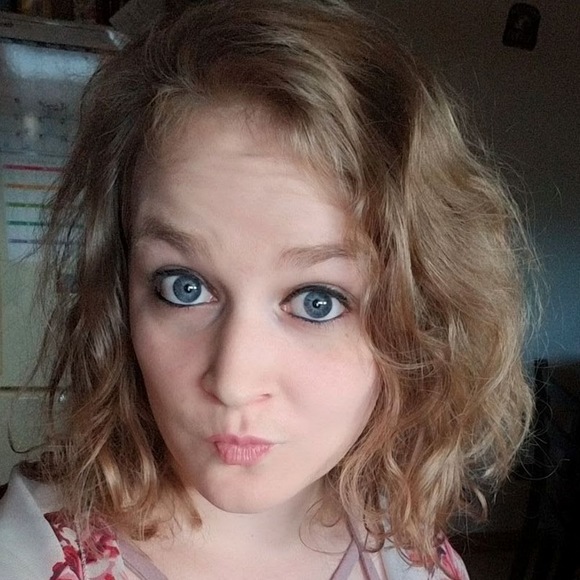 Profile Picture of Mellissa Spindlow (@mspin920) on Poshmark