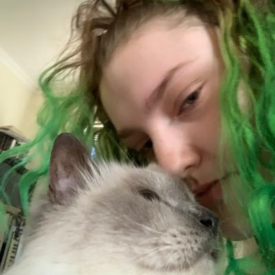 Profile Picture of Emily (@pararose38) on Twitter