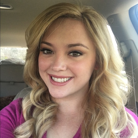 Profile Picture of Stephanie Eidler (@mermaid_kisses) on Poshmark