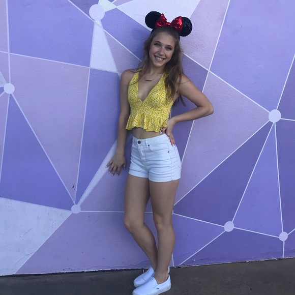 Profile Picture of Amber Daugherty (@amberndaugherty) on Poshmark