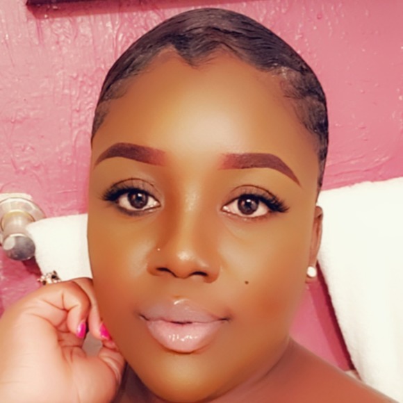 Profile Picture of Starr Atherley (@starra1910) on Poshmark