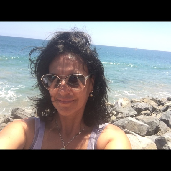 Profile Picture of Gloria Olazabal (@rolafeliz) on Poshmark