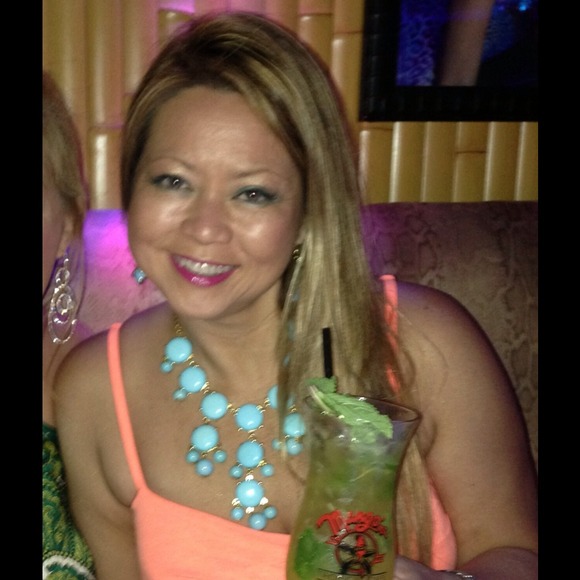 Profile Picture of Jacqueline Zinder (@jackiezinder) on Poshmark