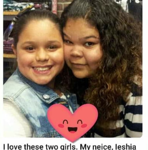 Lauri Robinson - Poshmark Profile Picture of Lauri Robinson (@lacatro) on Poshmark