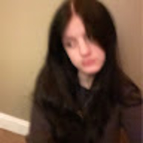 Profile Picture of Ashlynn Schlatter (@ashlynnisback) on Poshmark