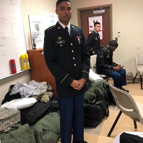 Profile Picture of Bryan Abreu (@bryanabreu005) on Poshmark