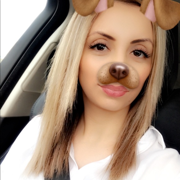 Profile Picture of Jessica Medina (@medina0613) on Poshmark