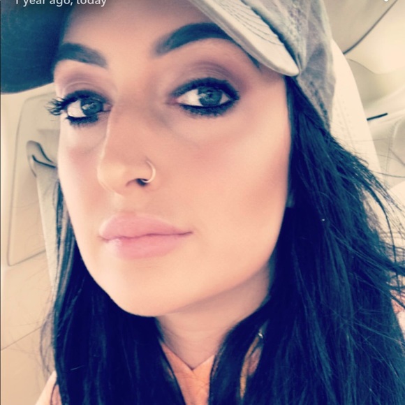 Profile Photo of Megan Hodge (@mhodge0016) on Poshmark