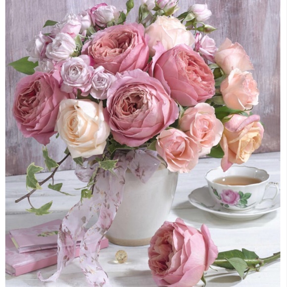 Profile Picture of Eunhee Lee (@daeun1004) on Poshmark