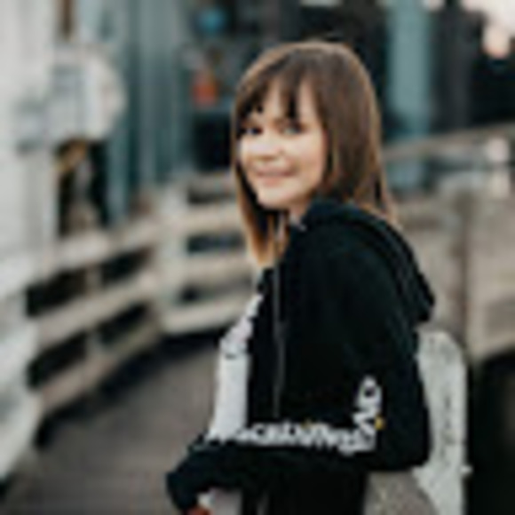 Profile Picture of Cove Schwitters (@cove_schwitters) on Poshmark