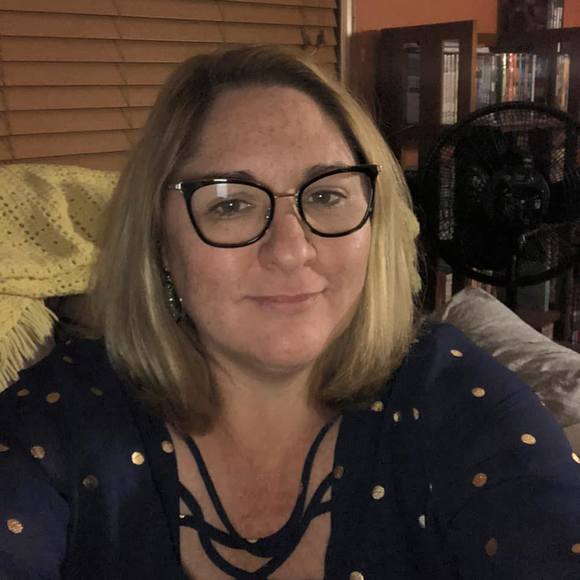 Profile Picture of Laura Bechstein (@shinee73) on Poshmark