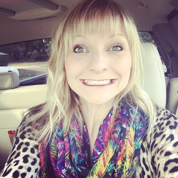 Profile Picture of Chelsea Cruse (@chelscruse) on Poshmark