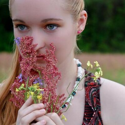 Profile Picture of Shelley Brock (@AbstractChroma) on Twitter