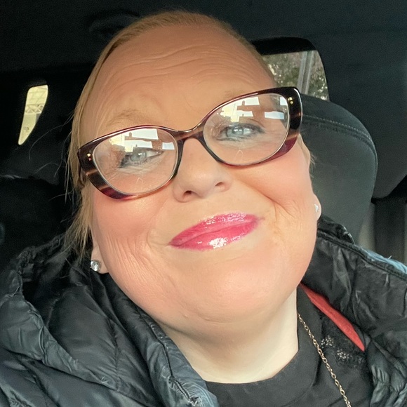Profile Picture of Melissa Clark (@melissakingclar) on Poshmark