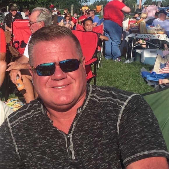 Profile Picture of Michael Gundersen (@mwgundersen) on Poshmark