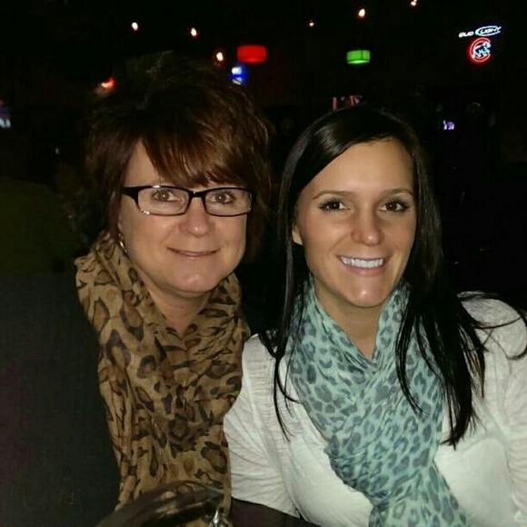 Profile Picture of Bonnie Frazier (@bonfrazier62) on Poshmark