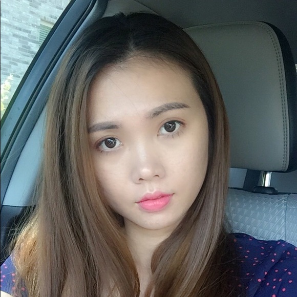 Profile Picture of Phuc Le (@ruby9392) on Poshmark