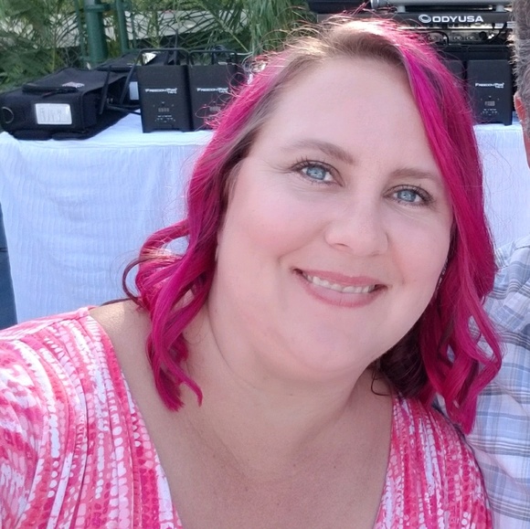 Jillian Waters - Poshmark Profile Picture of Jillian Waters (@jillianh2o) on Poshmark