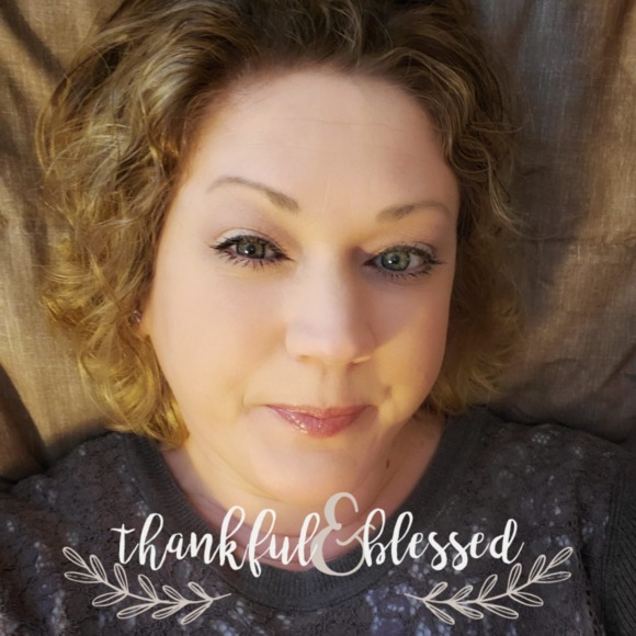 Profile Picture of Michelle Blair (@michilliwilli) on Poshmark