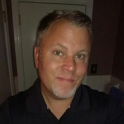 Profile Picture of Scott Larmee (@huskyhoops4eva) on Twitter
