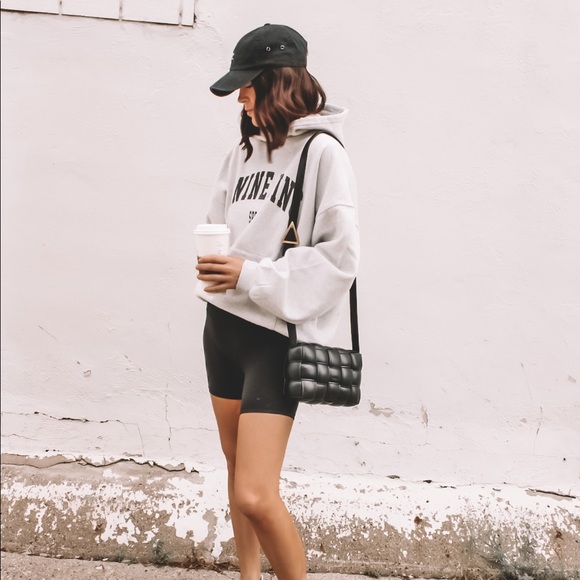 Profile Picture of Julianna Leonard (@juliannaleo) on Poshmark