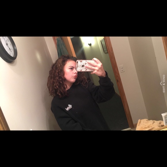 Profile Picture of Clair Kennedy (@ckennedy__) on Poshmark