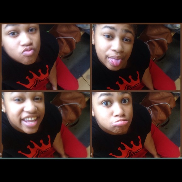 Profile Picture of Libbie Jones (@libbiejoes) on Poshmark