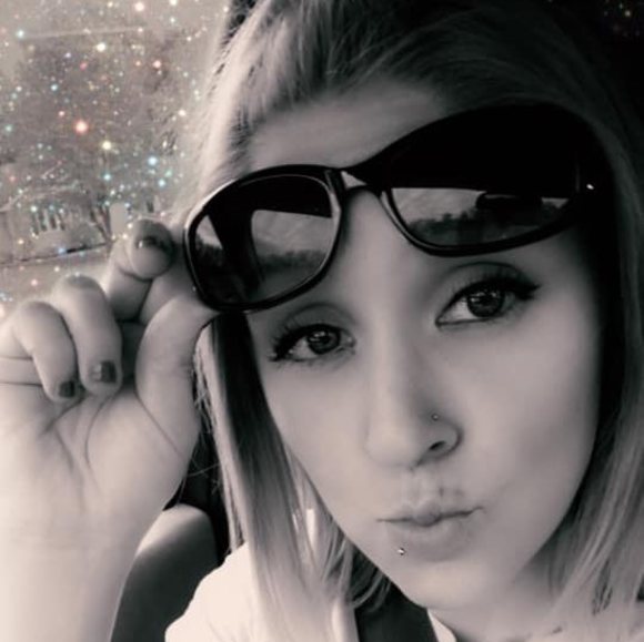 Profile Picture of Emily Sample (@emilysample106) on Poshmark