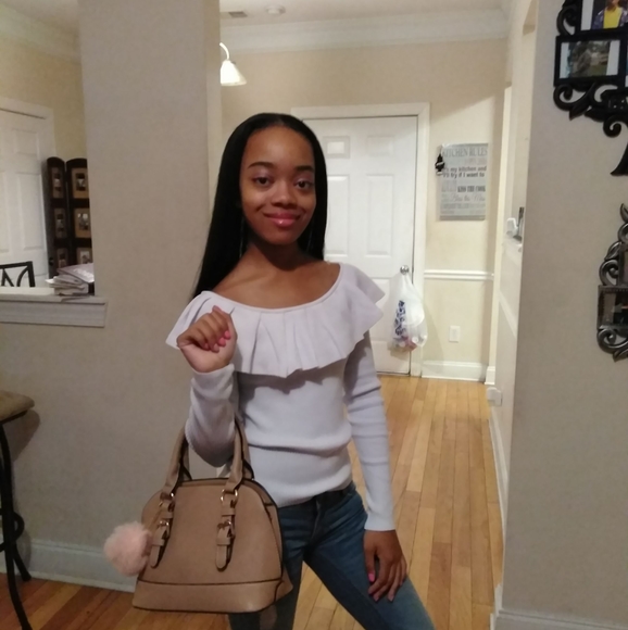 Profile Picture of Takiera Birston (@teambirston123) on Poshmark