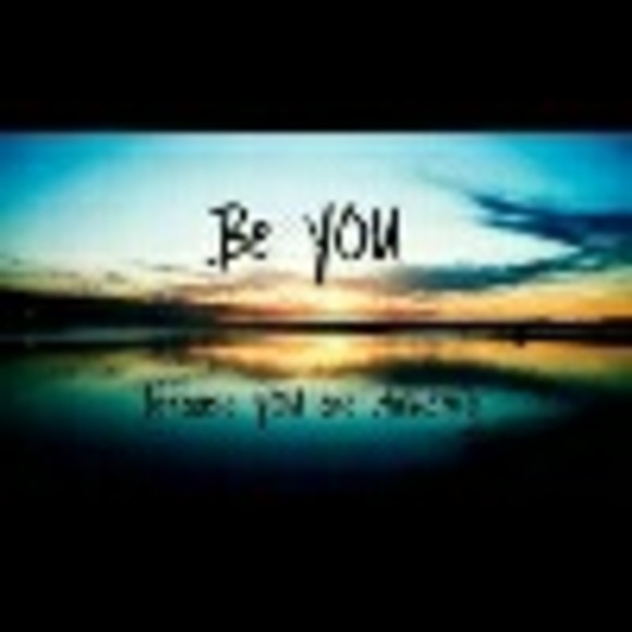 Profile Picture of Chrissy Palmer (@crissy2442) on Poshmark