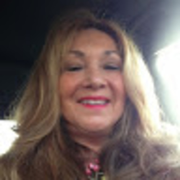 Profile Picture of Susan Burger (@artuga70) on Poshmark